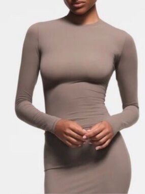 Skims fits everybody long sleeve t-shirt 
Color AMETHYST